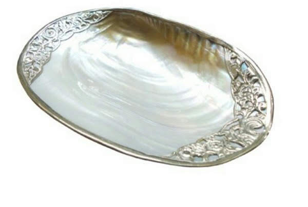 Mussel shell dishes