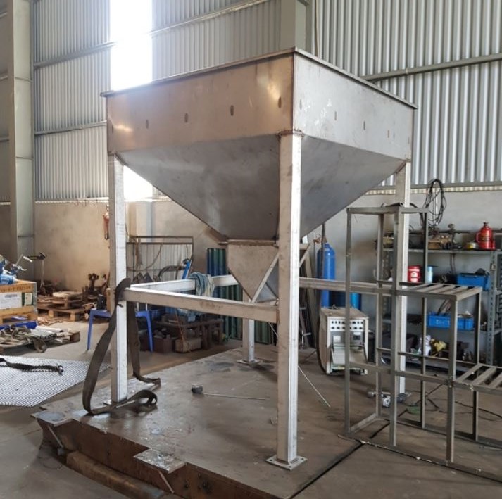 Bucket conveyor
