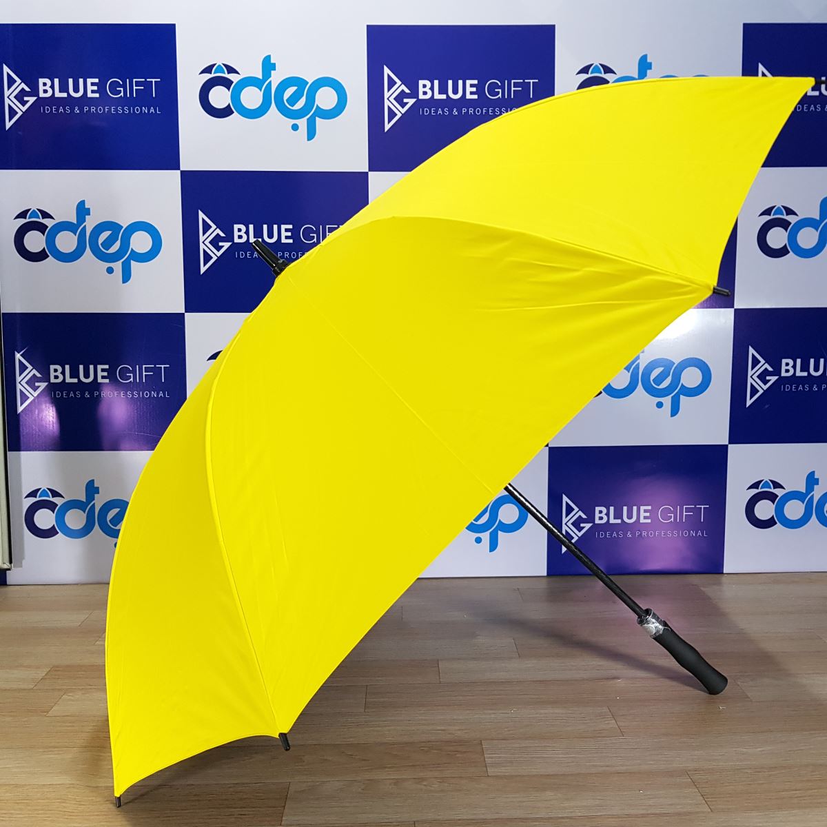 Yellow golf umbrella