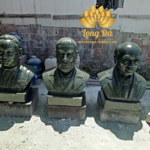 Portrait statue
