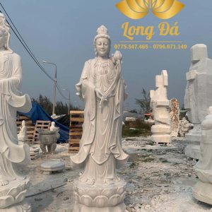 Mahasthamaprapta Bodhisattva statue