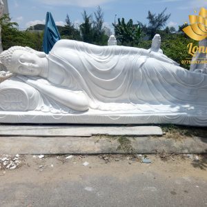 Reclining Buddha statue