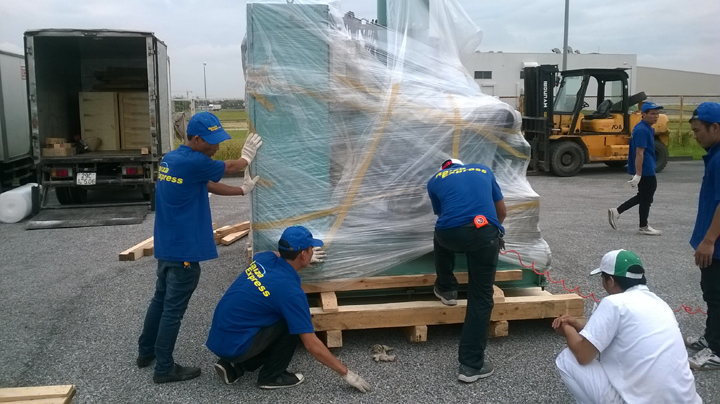 Loading and unloading service