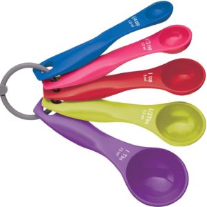 Processing plastic spoons