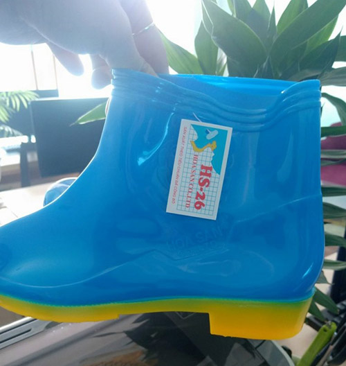 Safety boots