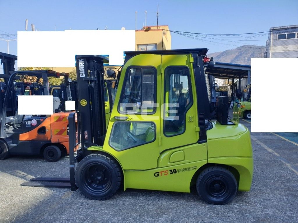 Clark engine forklift