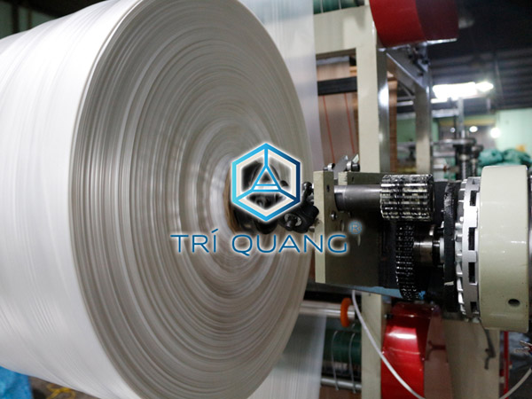 Machine for producing nylon gloves