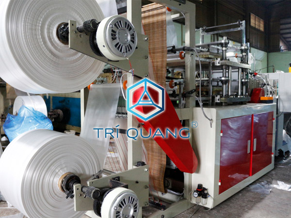 Machine for producing nylon gloves