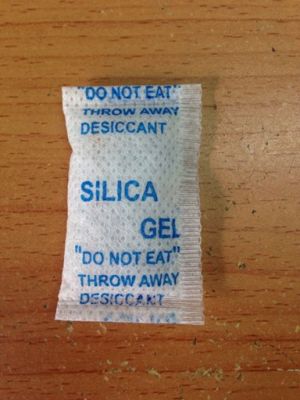 Desiccant packet for food
