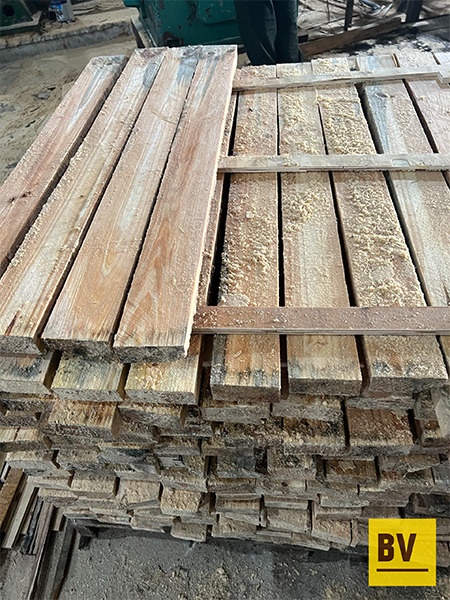 Sawn acacia and pine wood