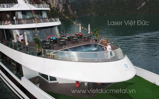 Cruise ship