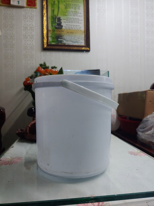 3.8L plastic bucket