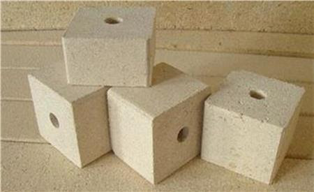 Pressed sawdust pallet block 75 × 75 mm