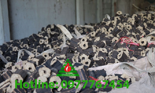 Crushed rice husk briquettes