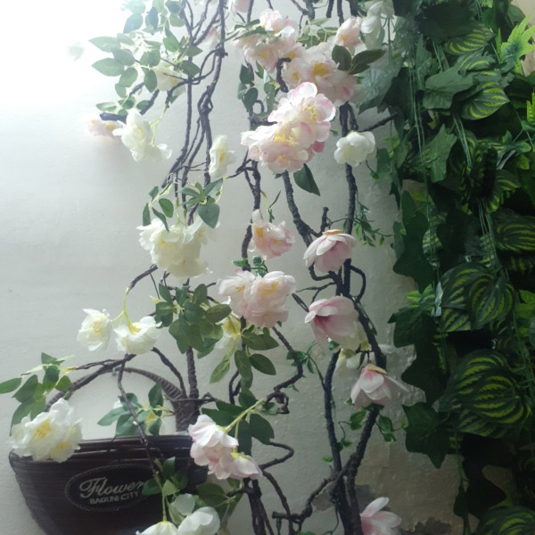 Artificial flower vine