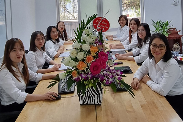 Phuong Uyen company image