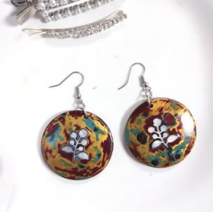 Pearl shell earrings
