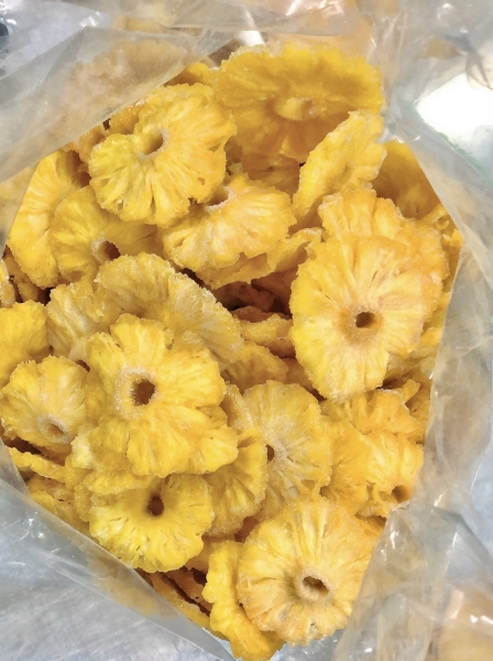 Dried pineapple