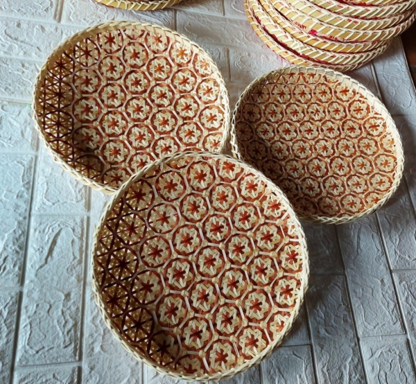 Rattan trays and plates