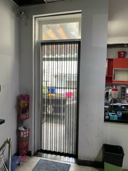 Folding screen door
