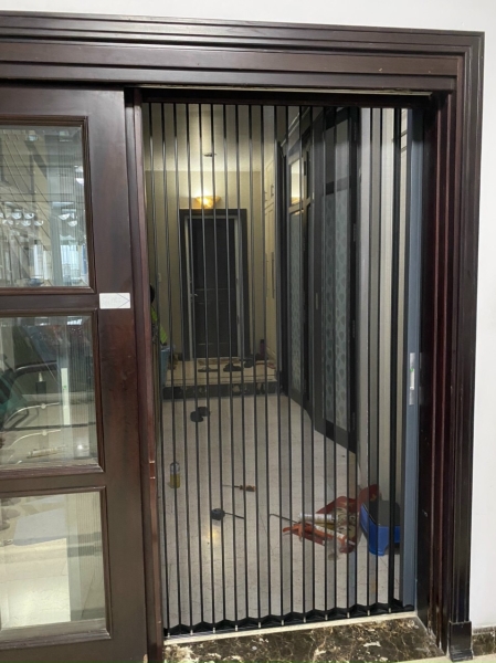 Folding screen door