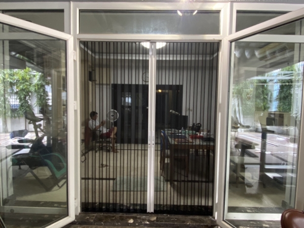 Folding screen door