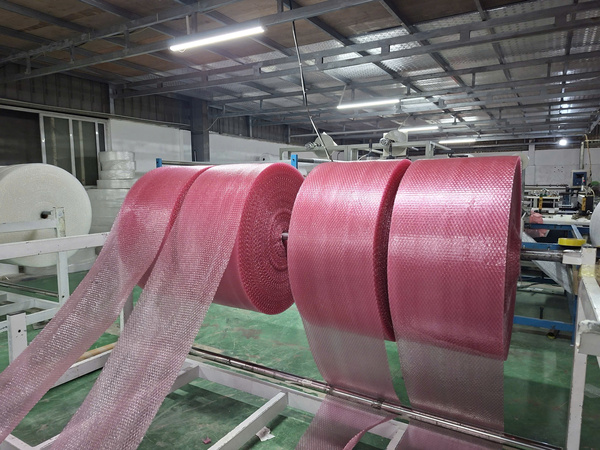 Anti-static air bubble rolls