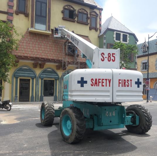 S Boom Lift