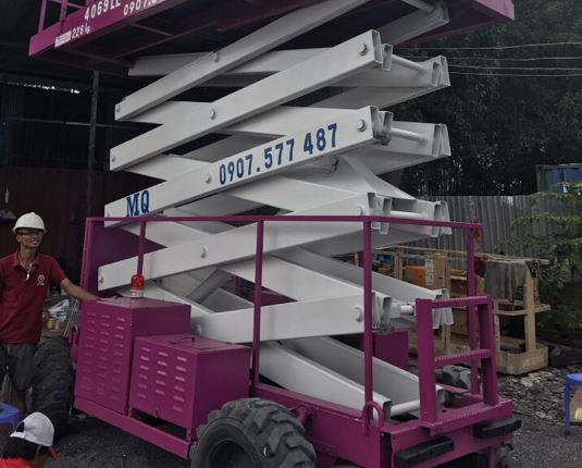 Self-Propelled Forklift