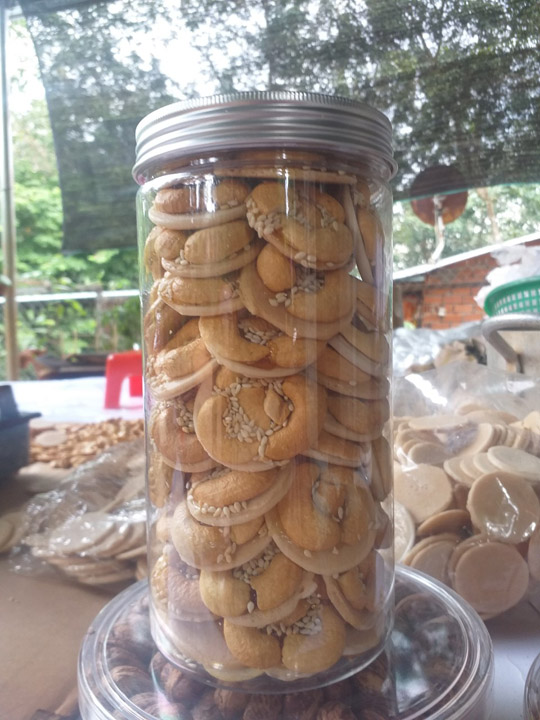 Cashew candy