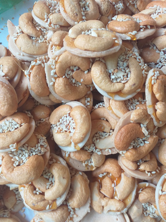 Cashew candy