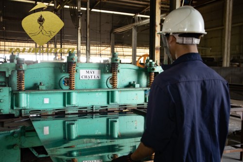 Cutting machine for steel plate