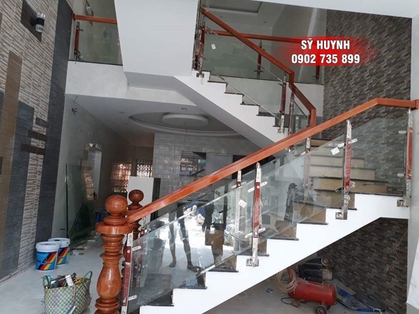 Tempered glass staircases