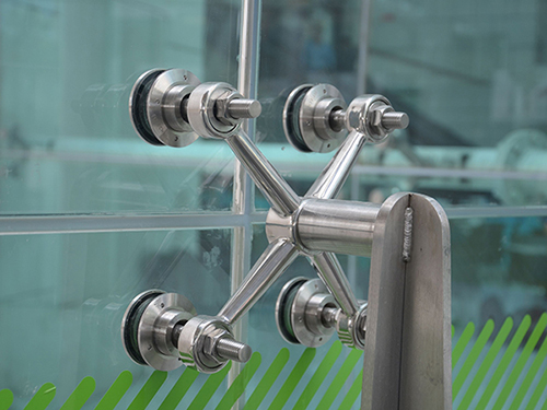 Spider glass fittings