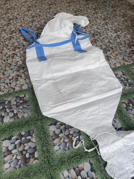 Jumbo bag with blue straps