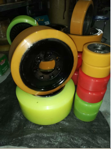 Electric forklift wheels