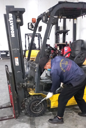Mobile forklift repair