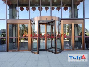 Automatic rotary door