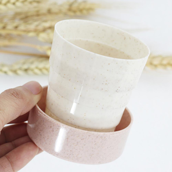 Folding cups