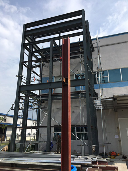 Cargo elevator