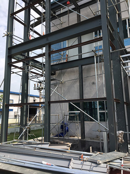 Cargo elevator