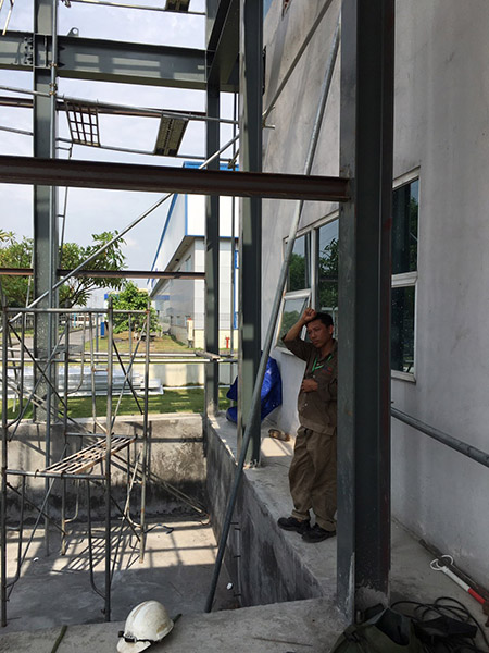 Cargo elevator