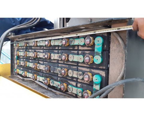 Accumulator battery