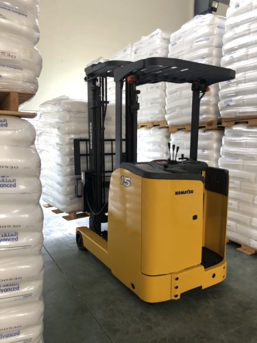 Stand-on electric forklifts