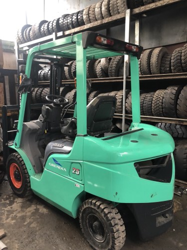 Sit-down electric forklifts