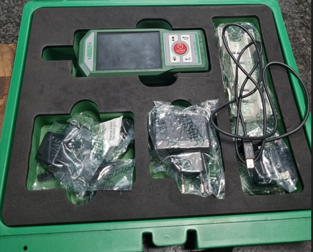Surface roughness measuring machine