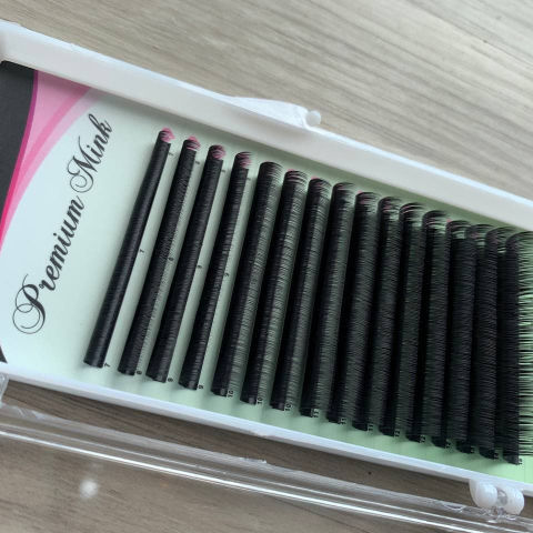 Natural black eyelashes