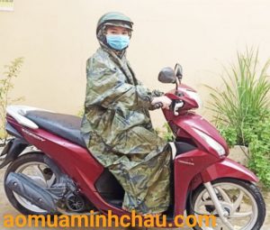 Raincoat Without Split Flaps For Natural Disaster