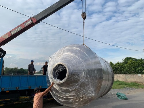 Odor treatment tank and system