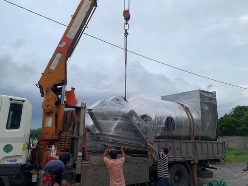 Odor treatment tank and system